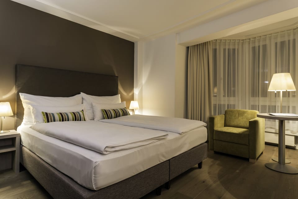 Superior KING | Premium bedding, minibar, in-room safe, individually furnished