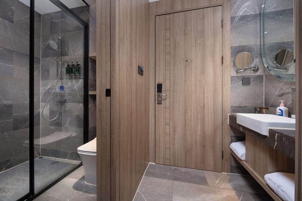 Elite Twin Room | Desk, blackout drapes, free WiFi, bed sheets