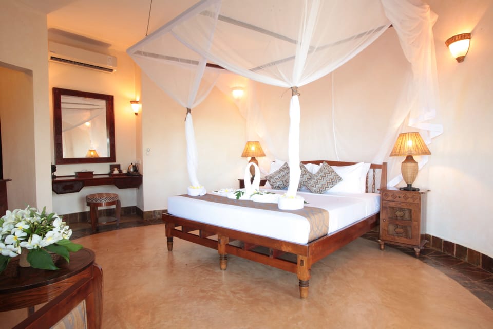 Minibar, in-room safe, iron/ironing board (on request), WiFi (free)