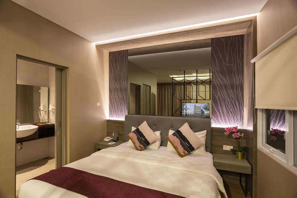 Junior Double Room | Desk, free WiFi, bed sheets