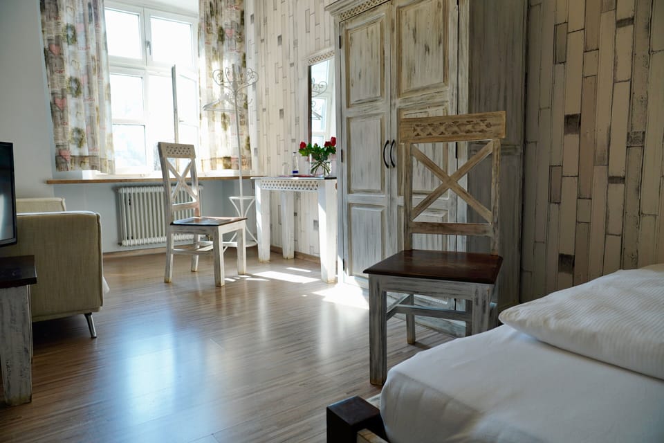 Royal Single Room, 1 Bedroom (with French Bed) | Individually decorated, individually furnished, desk, free WiFi
