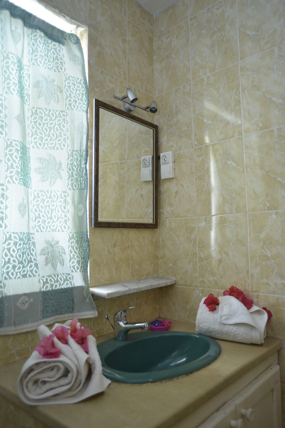 Standard Double Room, Balcony | Bathroom sink