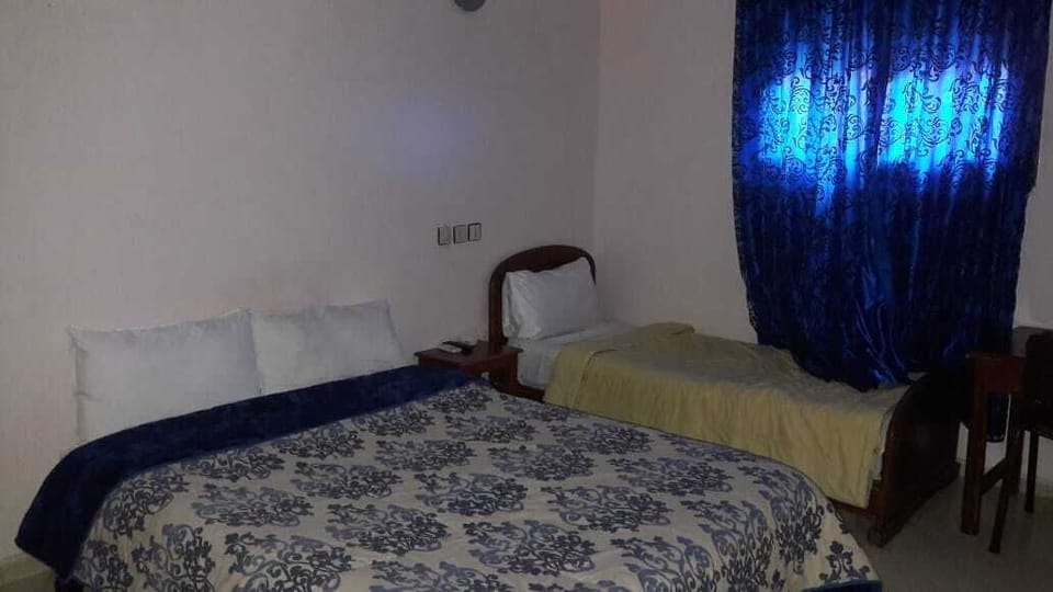 Triple Room | Free WiFi, bed sheets