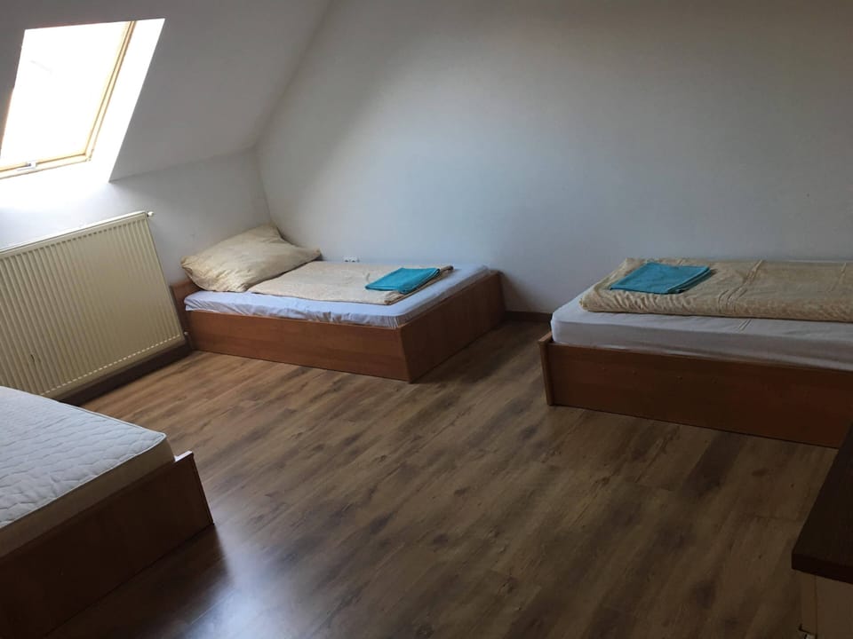 Comfort Triple Room, Private Bathroom | WiFi (free)