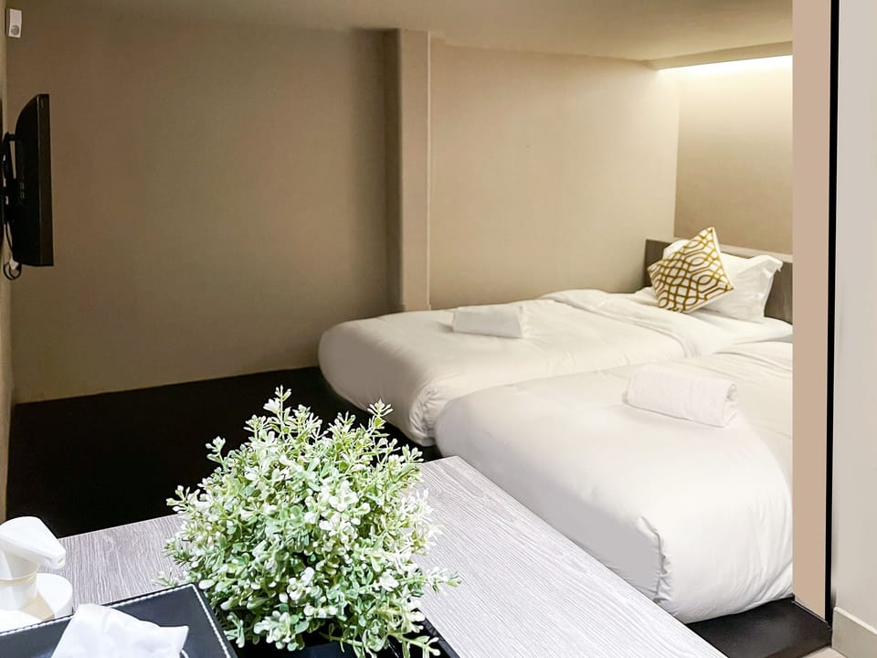 Premium bedding, in-room safe, desk, laptop workspace