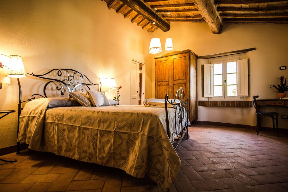 Comfort Room (Colorino) | Desk, soundproofing, free WiFi, bed sheets