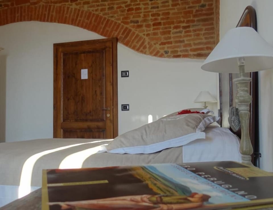 Double Room, Ensuite | Hypo-allergenic bedding, down comforters, individually decorated