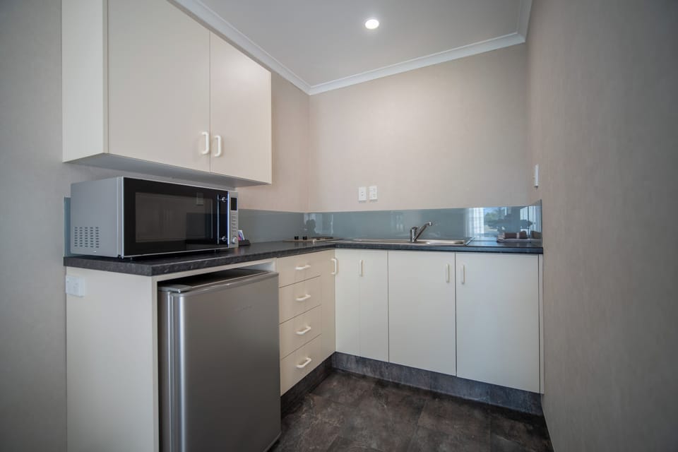 Apartment, 1 Bedroom | Private kitchen | Coffee/tea maker, fridge, shared microwave
