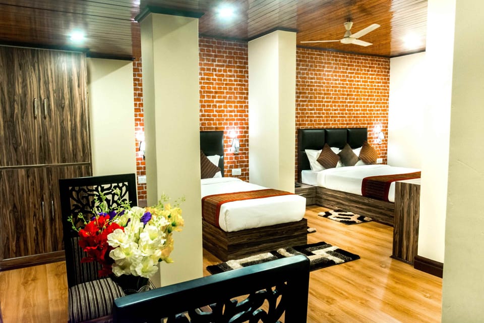 Suite | Premium bedding, desk, blackout drapes, soundproofing