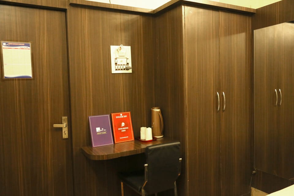 Deluxe Room | Desk, laptop workspace, free WiFi, bed sheets