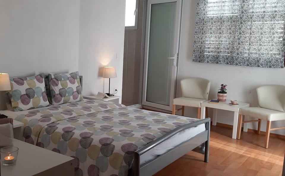 Economy Double Room | Desk, iron/ironing board, free WiFi, bed sheets