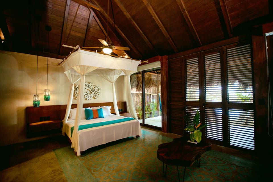 Cabin, Lake View | Premium bedding, in-room safe, iron/ironing board (on request)