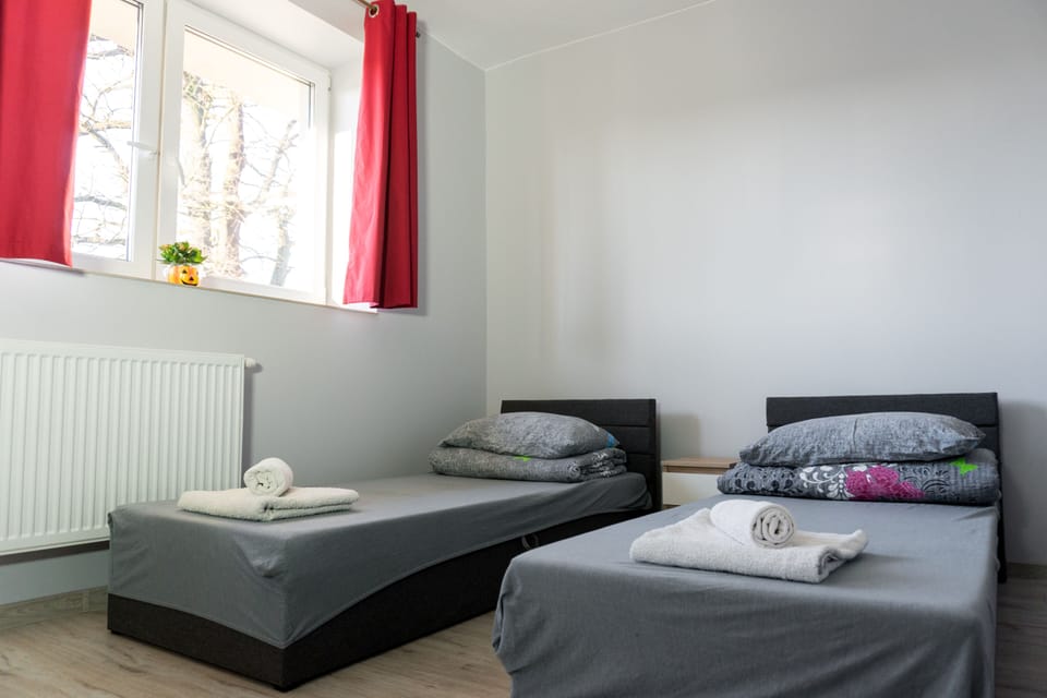 Classic Double or Twin Room | Desk, laptop workspace, soundproofing, iron/ironing board