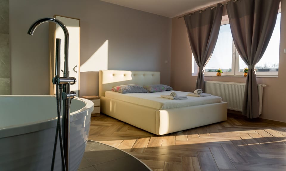 Exclusive Room | Deep soaking bathtub
