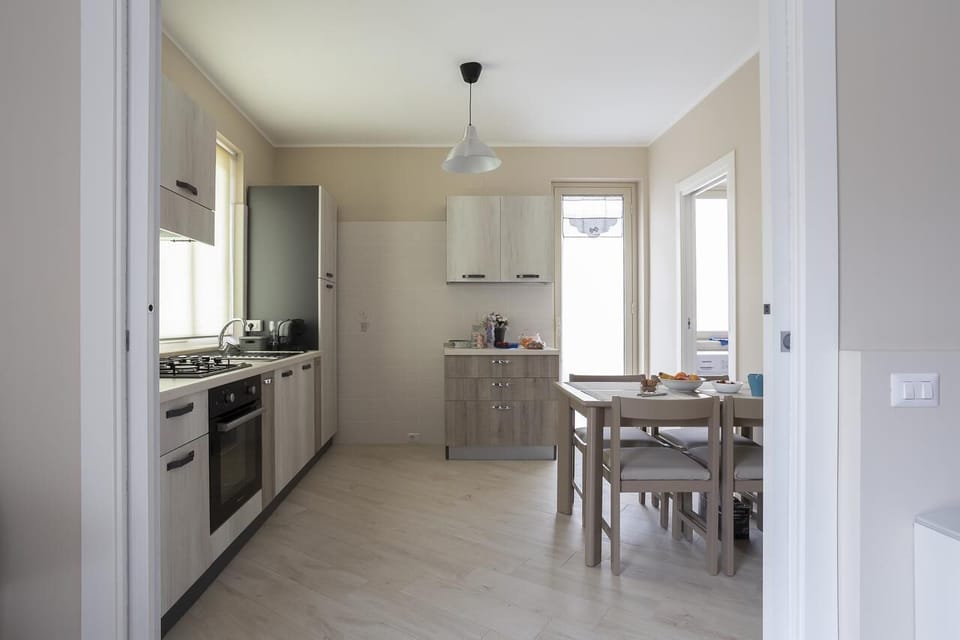 Full-size fridge, oven, stovetop, cookware/dishes/utensils