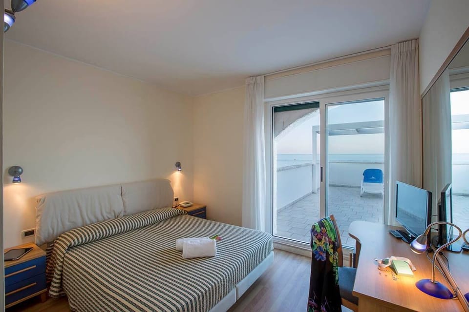 Minibar, in-room safe, desk, blackout drapes