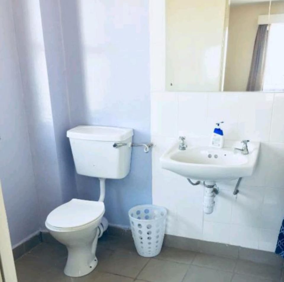 Apartment, 3 Bedrooms | Bathroom | Shower, rainfall showerhead, slippers, towels