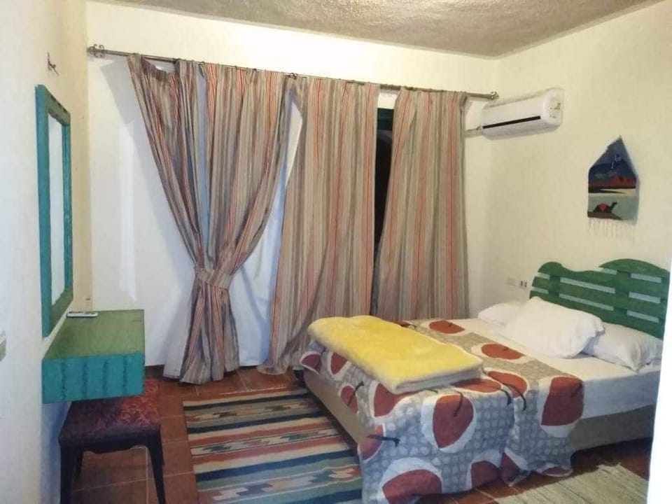 Comfort Chalet | 2 bedrooms, Egyptian cotton sheets, premium bedding, blackout drapes