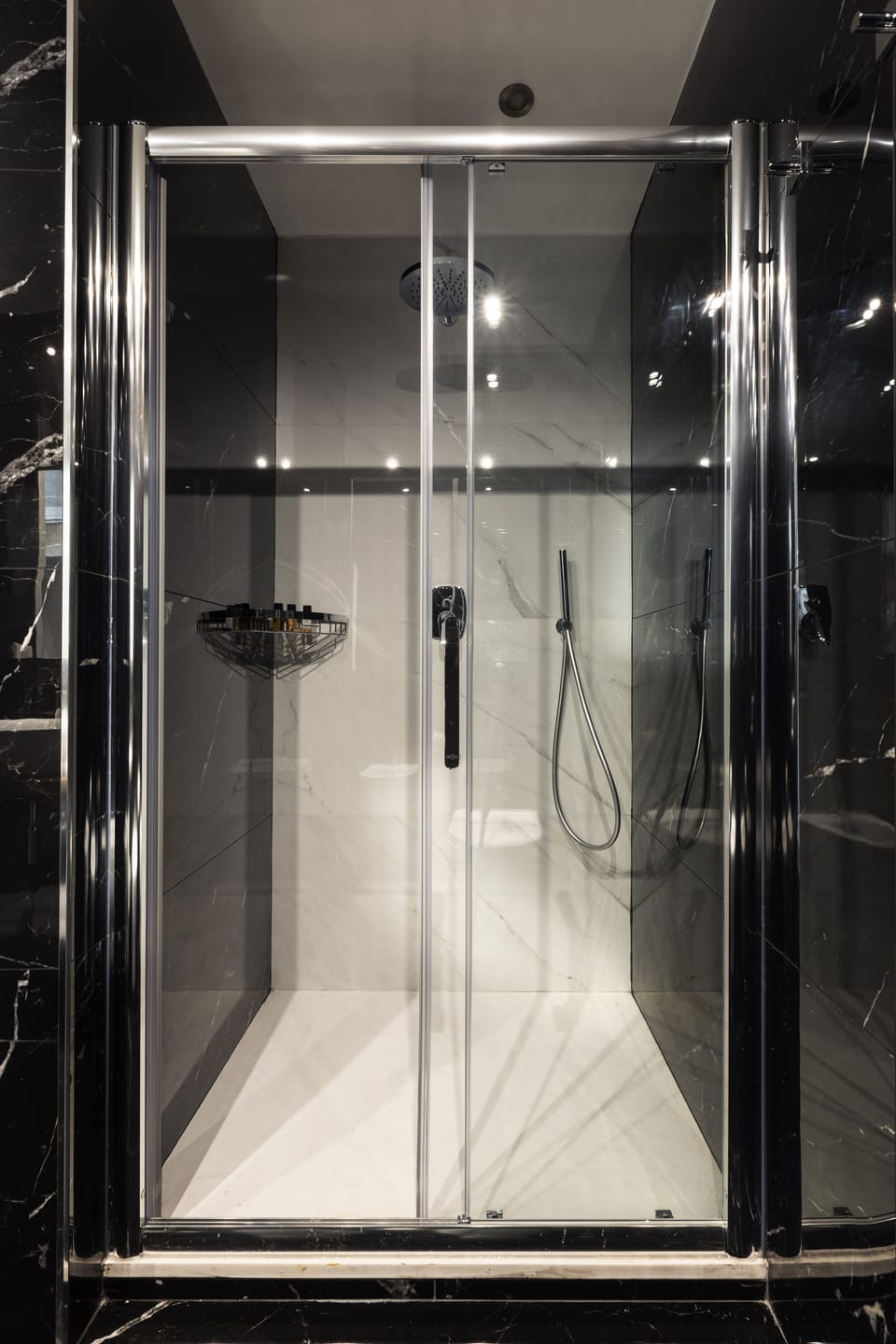 Classic Double Room | Bathroom | Shower, rainfall showerhead, hair dryer, slippers