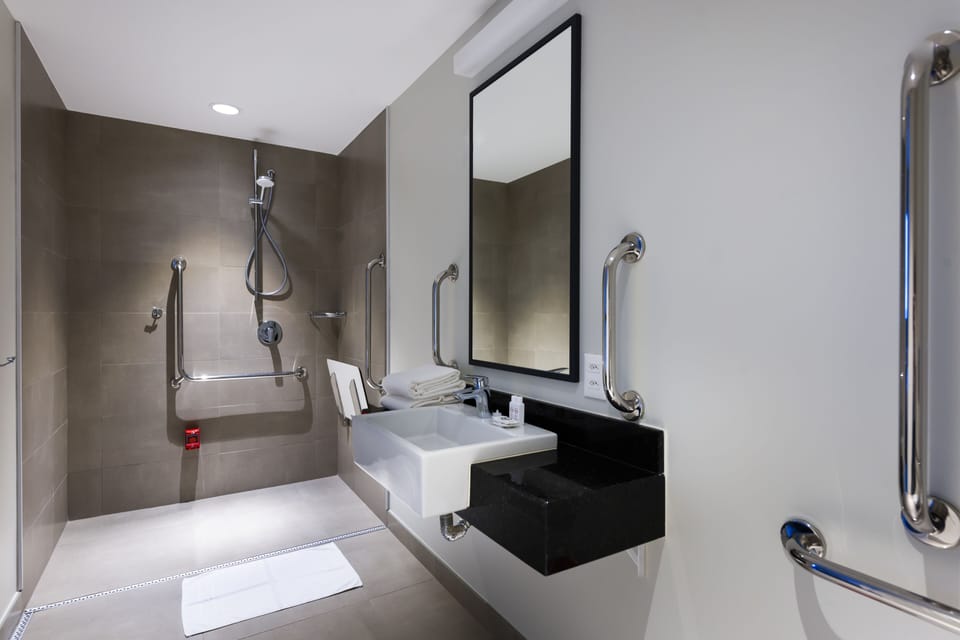 Shower, free toiletries, towels