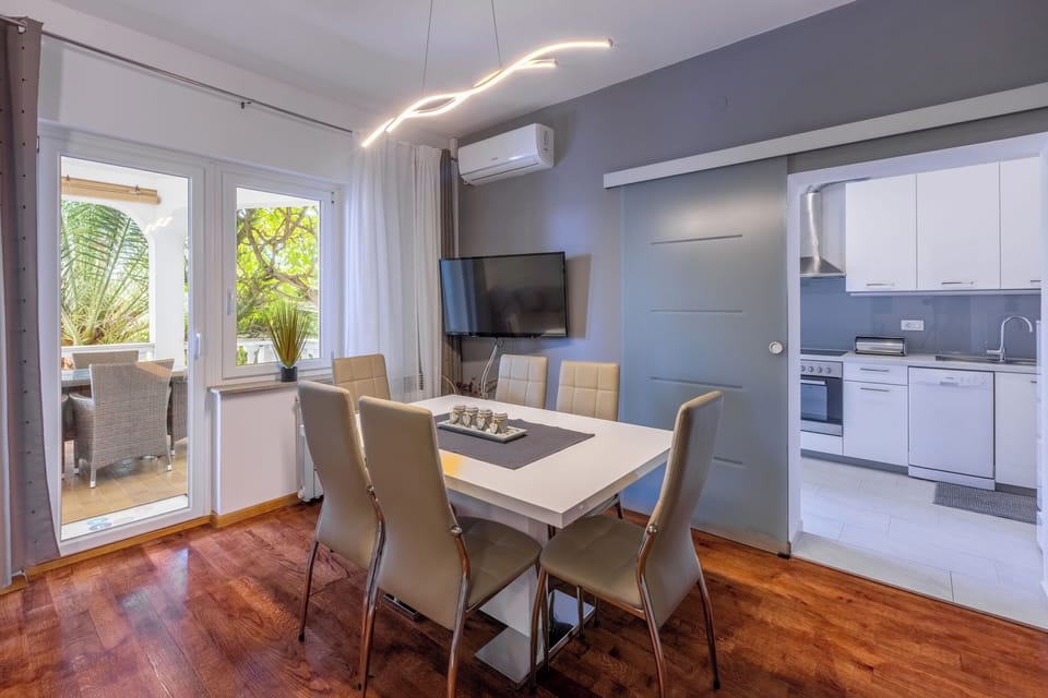 Apartment (A1) | Private kitchen | Fridge, microwave, espresso maker, coffee/tea maker