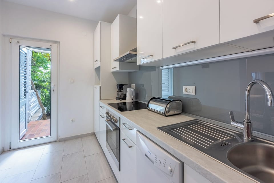 Apartment (A1) | Private kitchen | Fridge, microwave, espresso maker, coffee/tea maker