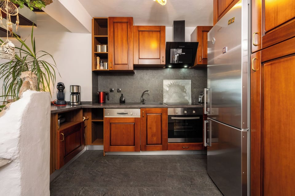 House | Private kitchen | Fridge, microwave, oven, stovetop
