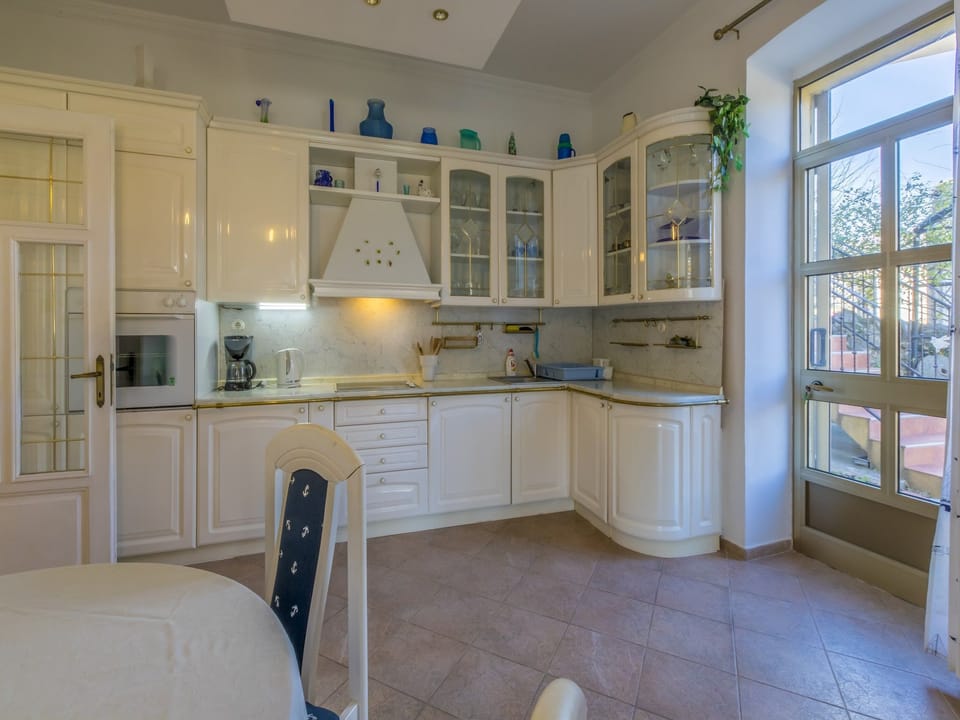 Private kitchen | Fridge, oven, stovetop, dishwasher