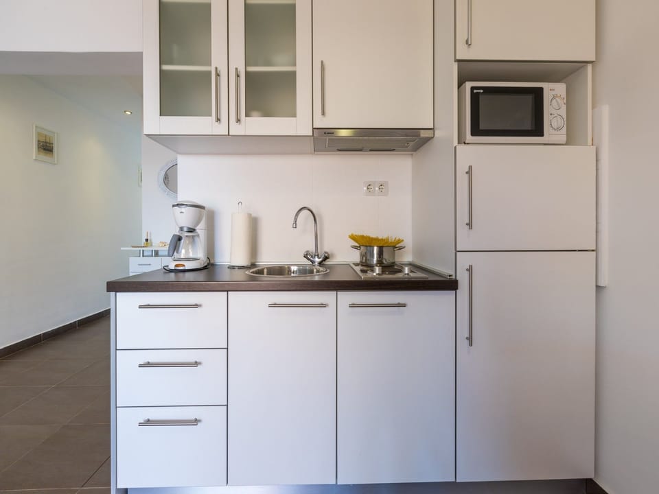 Private kitchen | Fridge, microwave, stovetop, espresso maker