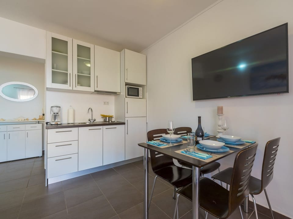 Private kitchen | Fridge, microwave, stovetop, espresso maker