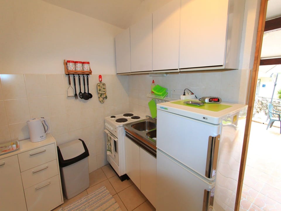 Private kitchen | Fridge, microwave, stovetop, espresso maker