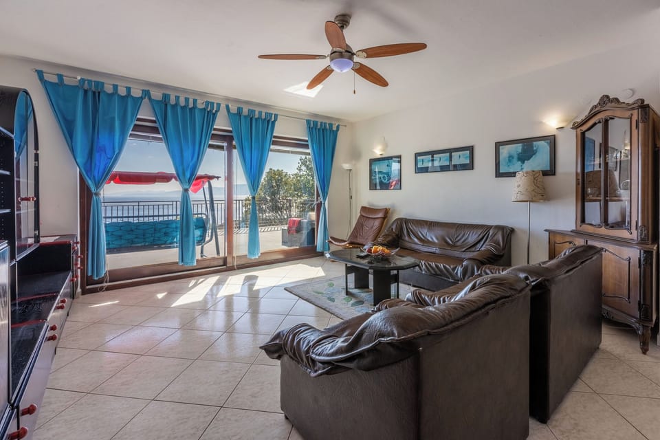 Apartment (A1) | Living room | TV