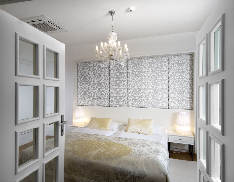 Deluxe Suite | Minibar, in-room safe, desk, iron/ironing board (on request)