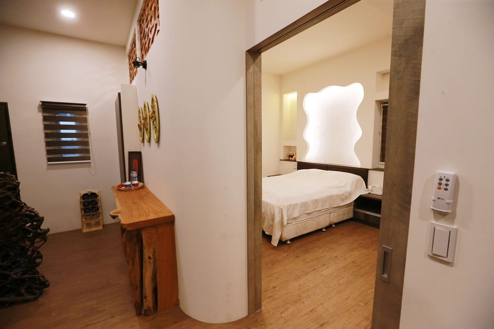 Double Room (302) | Desk, blackout drapes, free WiFi, bed sheets