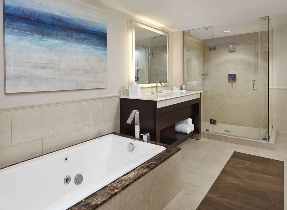 Room, 1 Bedroom, Balcony | Bathroom | Combined shower/tub, designer toiletries, hair dryer, towels