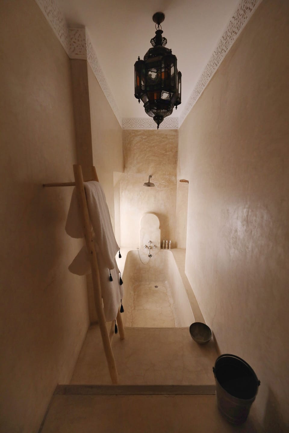 Luxury Studio Suite (Suite Hirondelles) | Bathroom | Rainfall showerhead, free toiletries, hair dryer, bathrobes