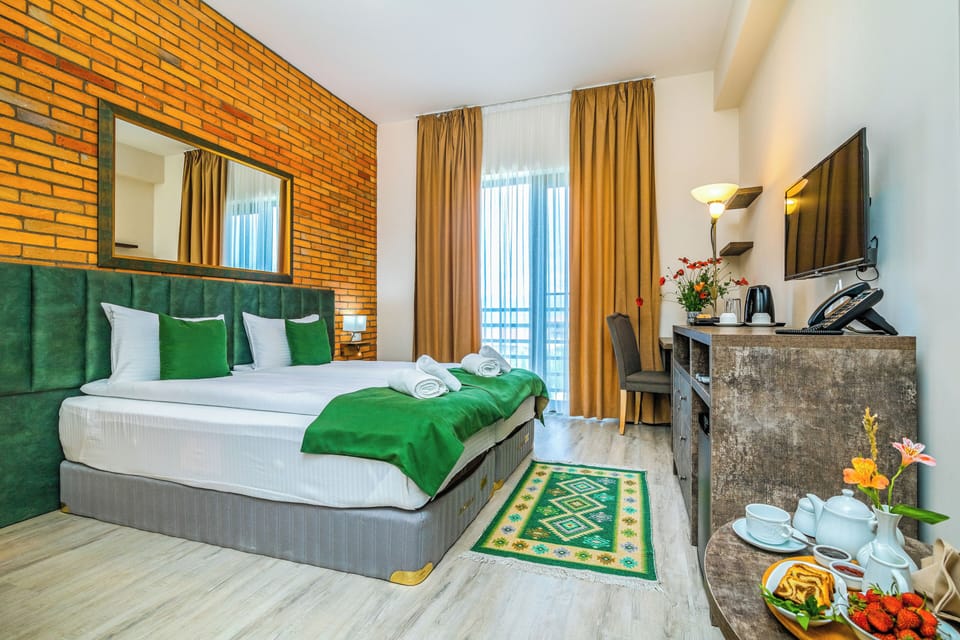 Standard Double or Twin Room, Mountain View | Select Comfort beds, minibar, iron/ironing board, free WiFi