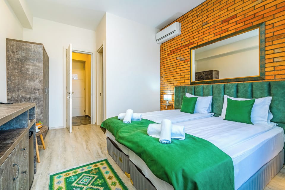 Standard Double or Twin Room, Mountain View | Select Comfort beds, minibar, iron/ironing board, free WiFi