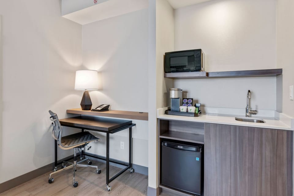 Superior Suite, 1 King Bed with Sofa bed, Corner | Room amenity