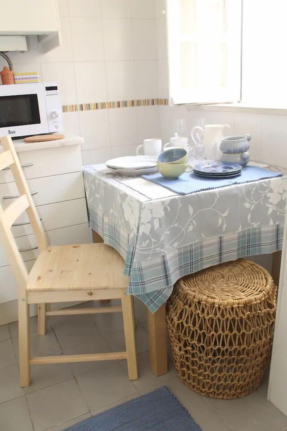 Apartment, 1 Bedroom | Private kitchen | Full-size fridge, microwave, oven, stovetop