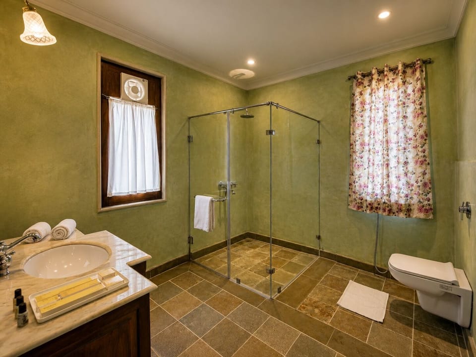 Family Cottage, Resort View | Bathroom | Shower, towels