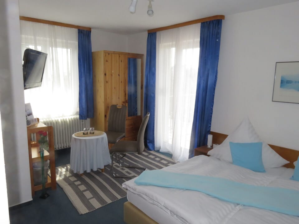 Double Room, Private Bathroom (1.OG)