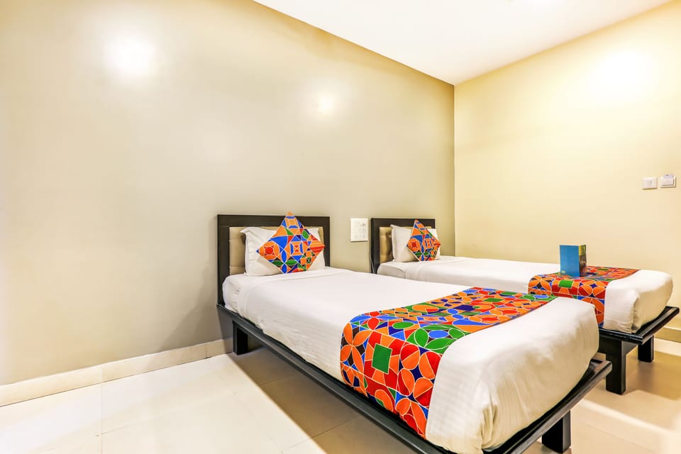 Family Room | Desk, free WiFi