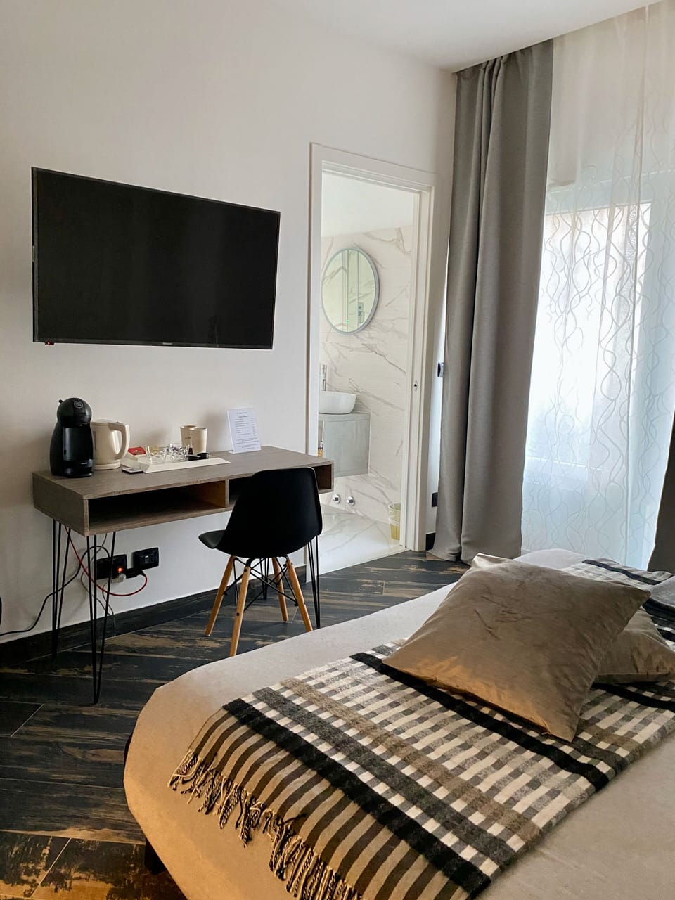 Cribs/infant beds, free WiFi, bed sheets