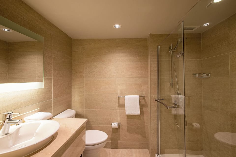 Junior Suite, 2 Queen Beds, Fireplace | Bathroom | Shower, hydromassage showerhead, free toiletries, hair dryer