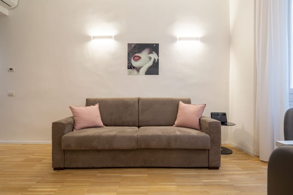 Comfort Apartment | Living room | Flat-screen TV