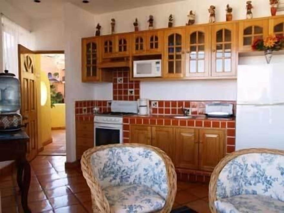 Mini-fridge, stovetop, coffee/tea maker