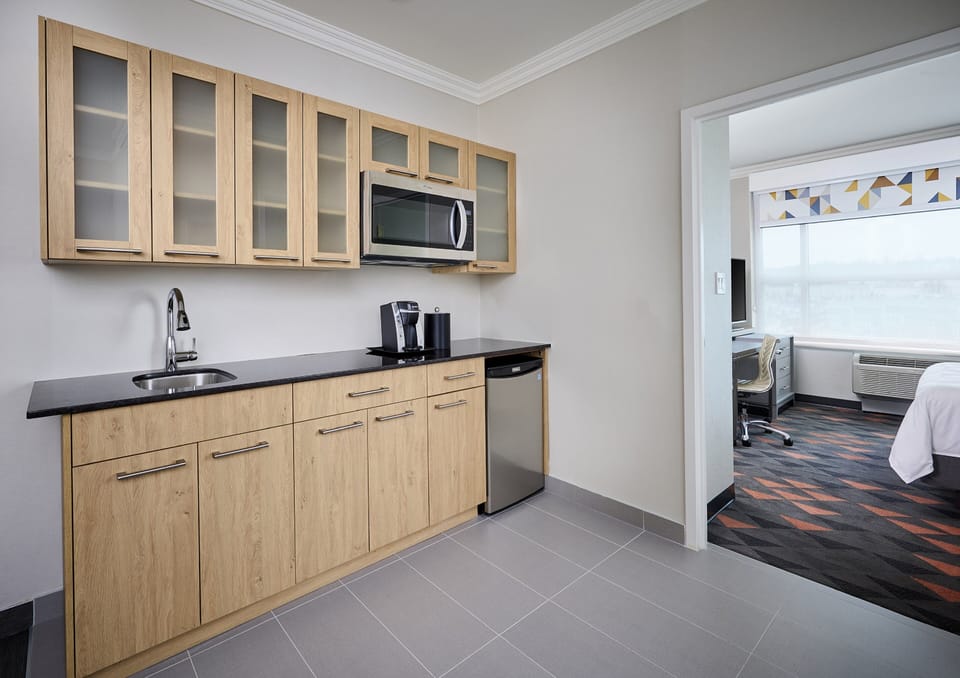 Suite, 1 Queen Bed | Desk, blackout drapes, soundproofing, iron/ironing board