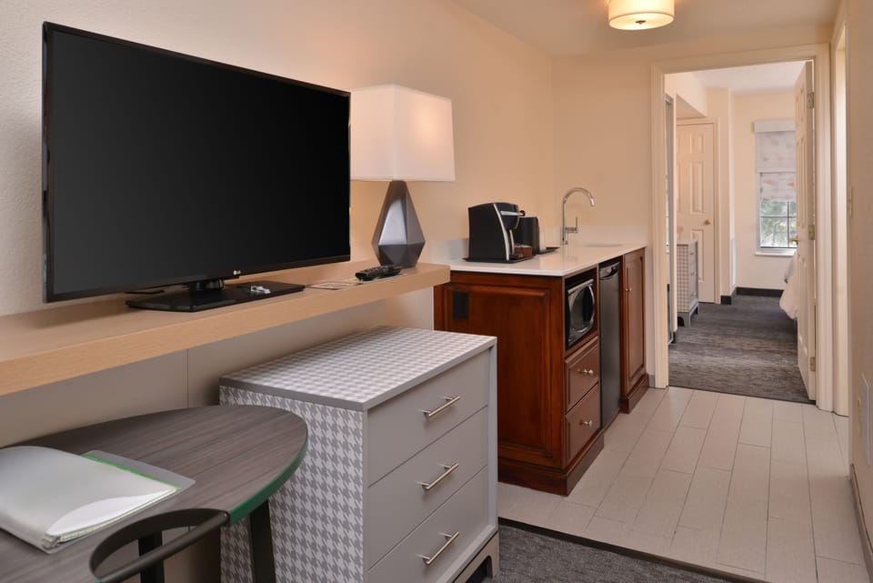 9 bedrooms, Egyptian cotton sheets, premium bedding, pillowtop beds
