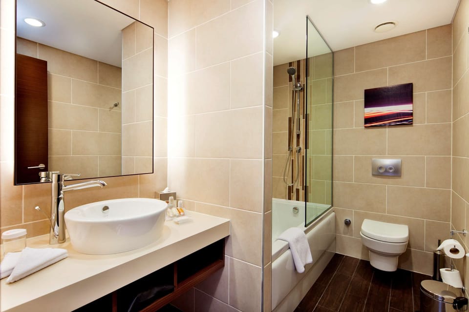 Rainfall showerhead, free toiletries, hair dryer, towels